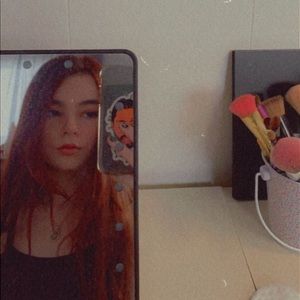 Meet your Posher, Chloe